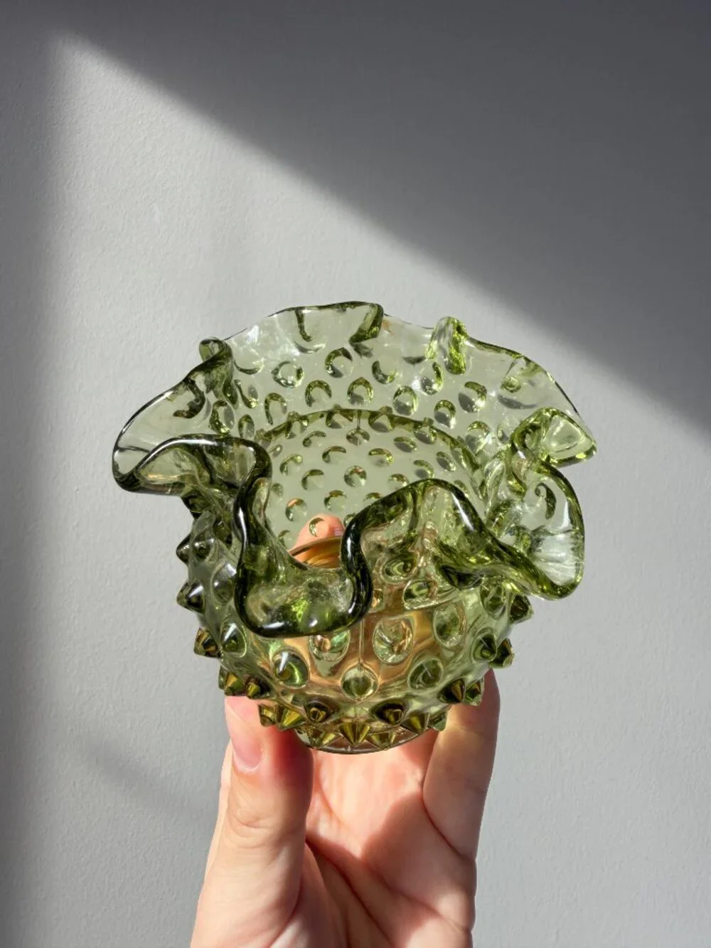 3/$30 🌟 Vintage Fenton Glass Olive Green Ruffled Edge Hobnail Mini Vase - Picture 6 of 7